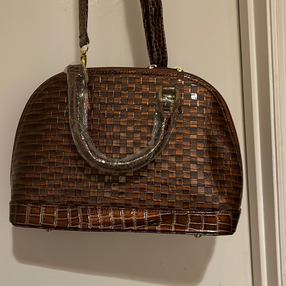 Brown shoulder bag handbag.10x14 in.